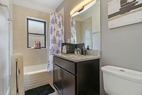 Apartamento Excellent 1br In Lakeview Close To Shops & Dining!