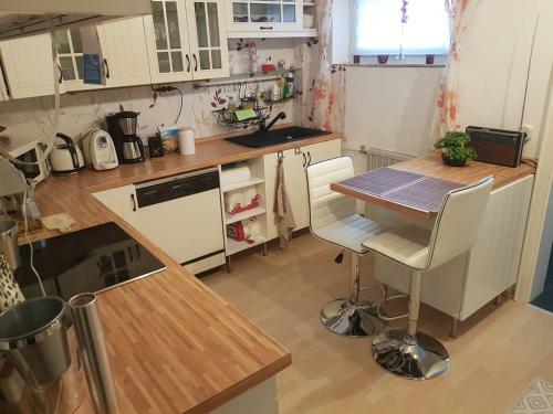 Gro�es Zimmer In Souterrain