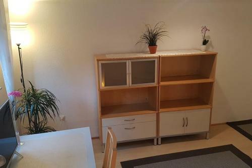 Gro�es Zimmer In Souterrain