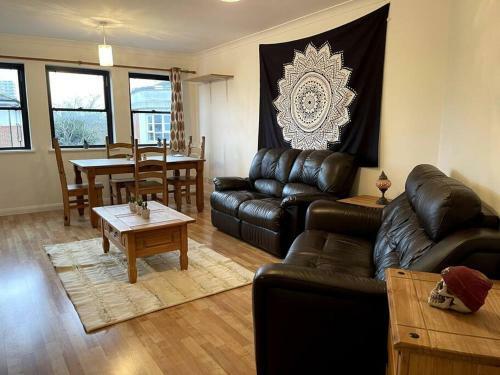 2 Bedroom Apartment In Kingston-upon-thames