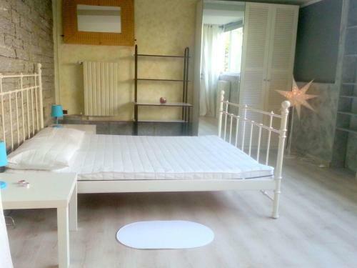 Magnificent Holiday Home In Lesa Near Lake