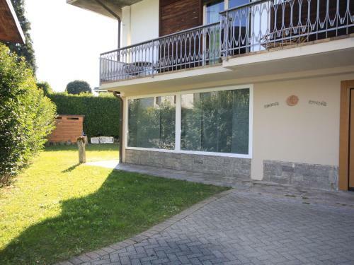 Magnificent Holiday Home In Lesa Near Lake