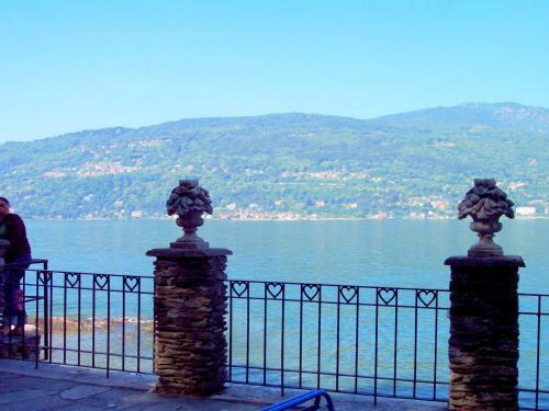 Magnificent Holiday Home In Lesa Near Lake