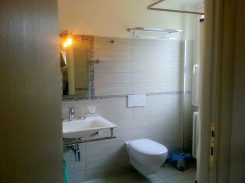 Magnificent Holiday Home In Lesa Near Lake