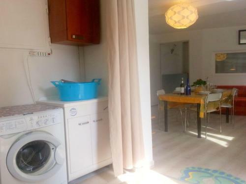 Magnificent Holiday Home In Lesa Near Lake