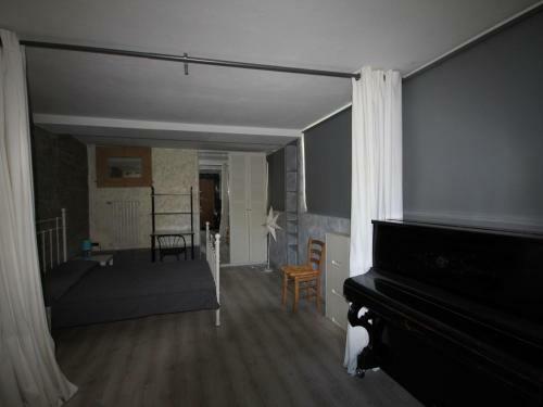 Magnificent Holiday Home In Lesa Near Lake