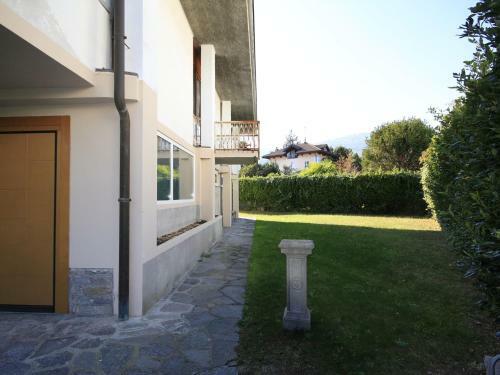Magnificent Holiday Home In Lesa Near Lake