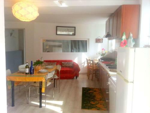 Magnificent Holiday Home In Lesa Near Lake