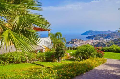 Stunning, Elegant Villa In Lipari With Pool