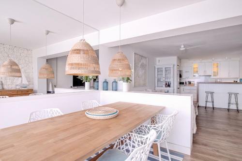 Beautiful 2 Bedrooms Town House. Frontline Beach