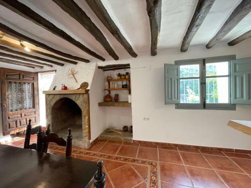 Cortijo Las Angosturas Montefr�o