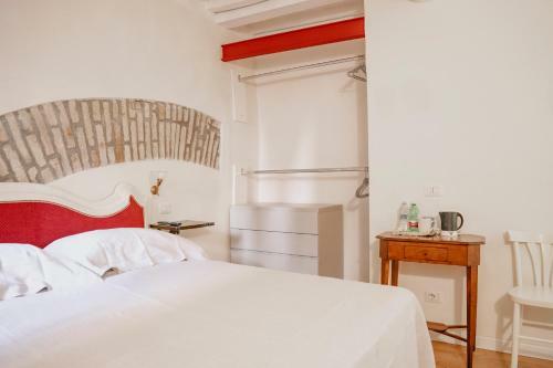 Hostal Piccolo Girasole
