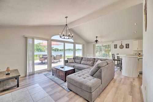 Stunning Lakeside Home With Deck On State Park!