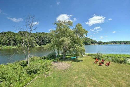 Stunning Lakeside Home With Deck On State Park!