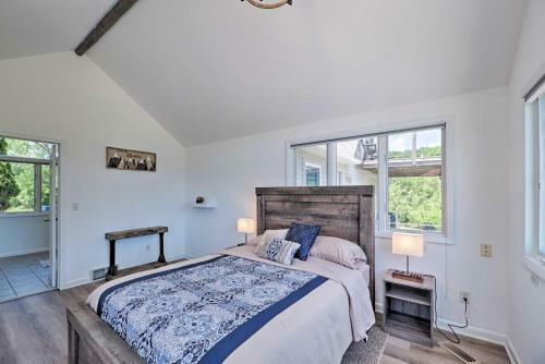 Stunning Lakeside Home With Deck On State Park!