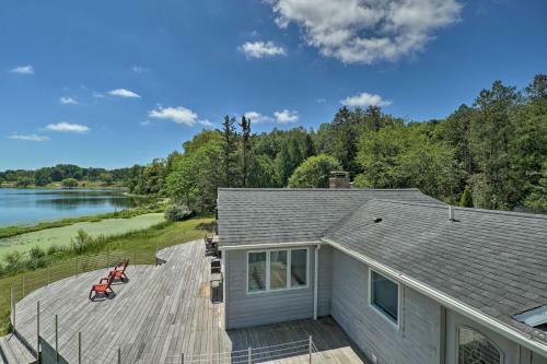 Stunning Lakeside Home With Deck On State Park!