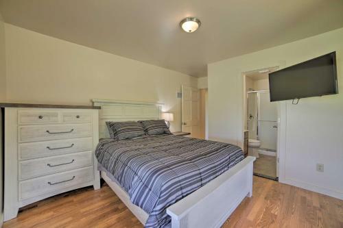 Spacious Grass Lake Getaway Near Boat Launch!