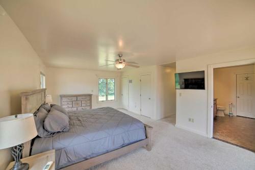 Spacious Grass Lake Getaway Near Boat Launch!