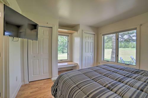 Spacious Grass Lake Getaway Near Boat Launch!