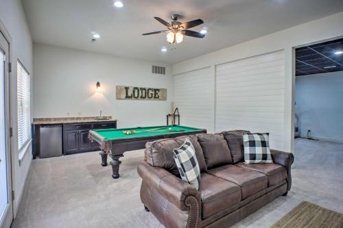 Branson Family Retreat On About 5 Acres With Decks!