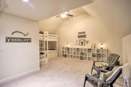 Branson Family Retreat On About 5 Acres With Decks!