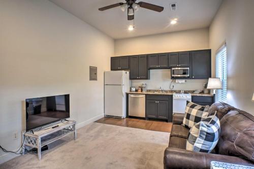 Branson Family Retreat On About 5 Acres With Decks!