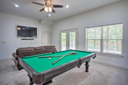 Branson Family Retreat On About 5 Acres With Decks!
