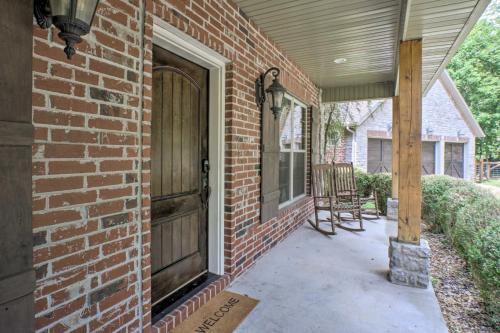 Branson Family Retreat On About 5 Acres With Decks!