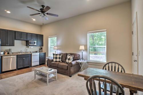 Branson Family Retreat On About 5 Acres With Decks!