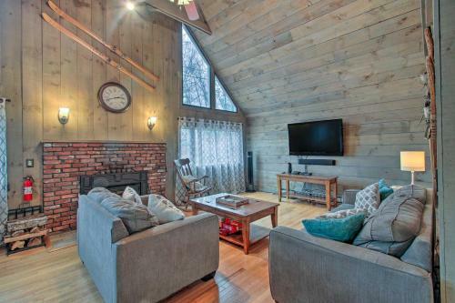 Rustic Madison Cabin Retreat With Deck And Grill!