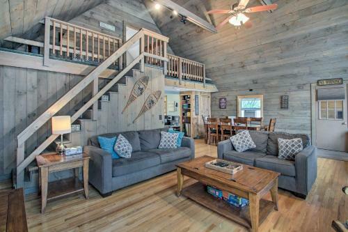 Rustic Madison Cabin Retreat With Deck And Grill!