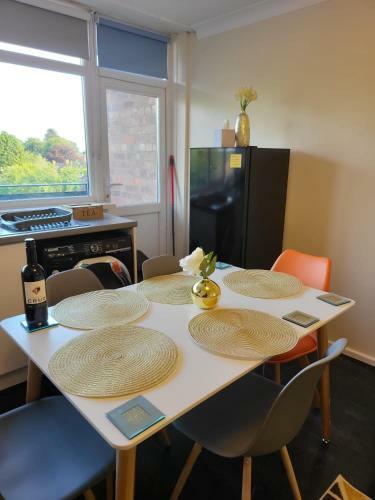 Relaxing 2-bedroom Service Apartment With Parking