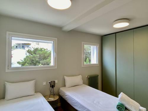 Vinyet Playa Beachfront Apartment