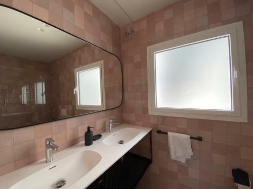 Vinyet Playa Beachfront Apartment