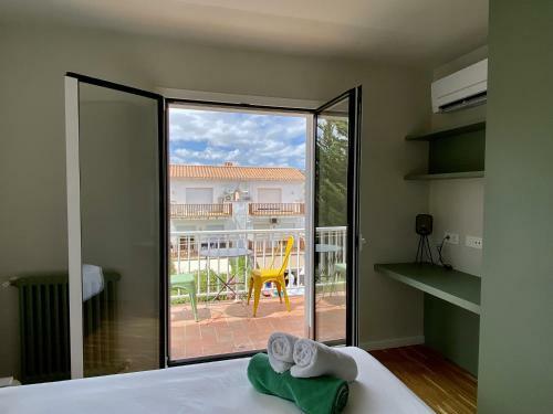 Vinyet Playa Beachfront Apartment