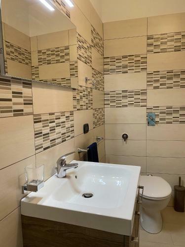 Hostal Room With Private Bathroom In Trapani