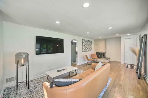 Artsy Upstate Getaway With Huge Private Yard!