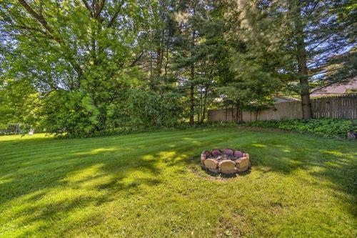 Artsy Upstate Getaway With Huge Private Yard!