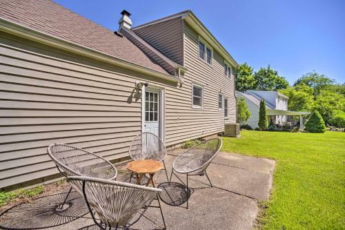 Artsy Upstate Getaway With Huge Private Yard!