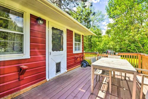 Pet-friendly Wilmington Retreat With Hot Tub!