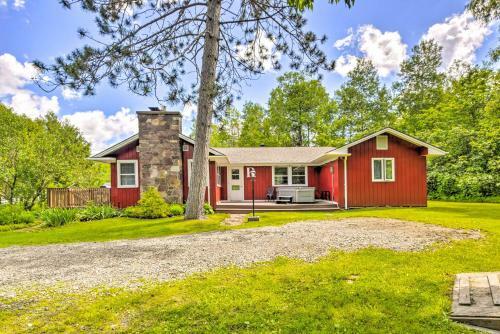 Pet-friendly Wilmington Retreat With Hot Tub!