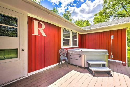 Pet-friendly Wilmington Retreat With Hot Tub!