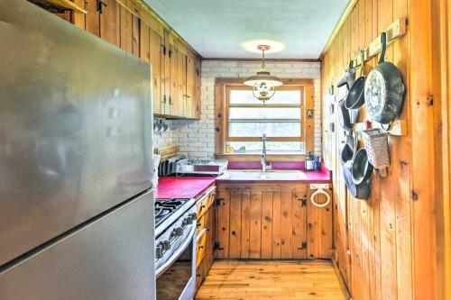 Pet-friendly Wilmington Retreat With Hot Tub!
