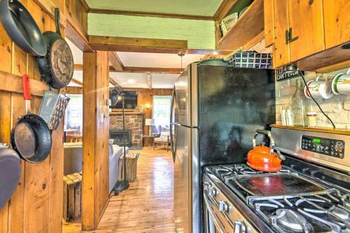 Pet-friendly Wilmington Retreat With Hot Tub!