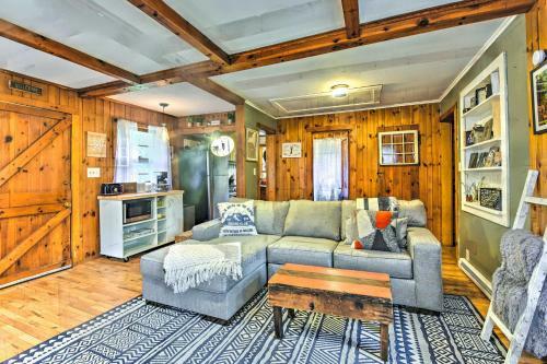 Pet-friendly Wilmington Retreat With Hot Tub!