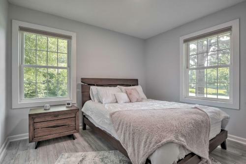 Charming Apex Home With Back Deck And Grill!