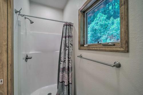 Modern Lenoir Mtn Retreat 9 Acres, Fire Pit!
