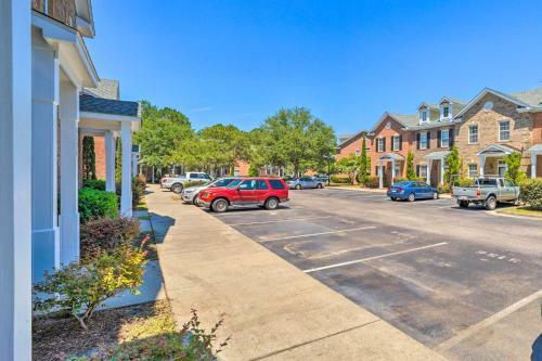 Vibrant Pet-friendly Townhome With Shared Pool!