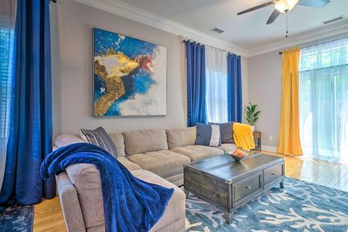 Vibrant Pet-friendly Townhome With Shared Pool!