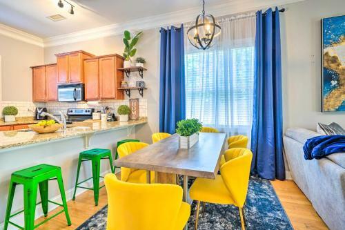 Vibrant Pet-friendly Townhome With Shared Pool!